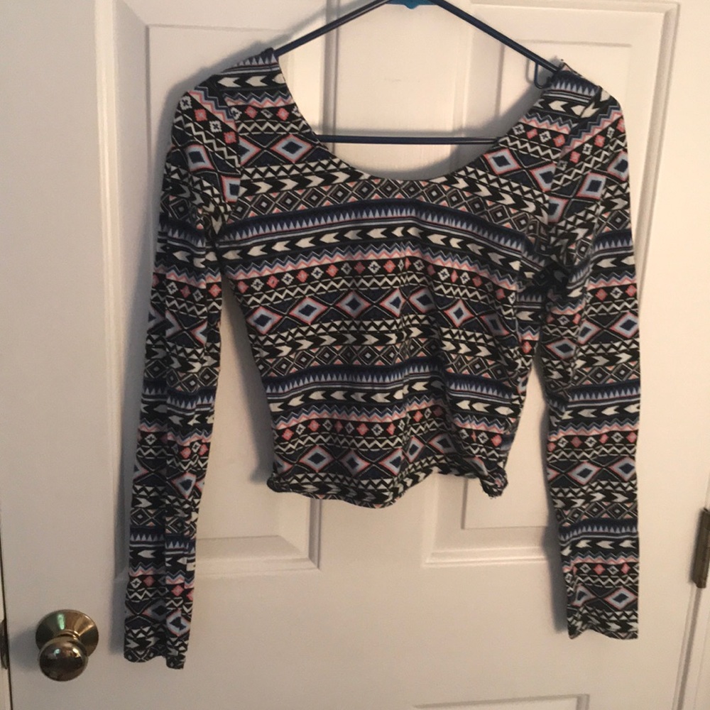 Patterned long sleeve crop top